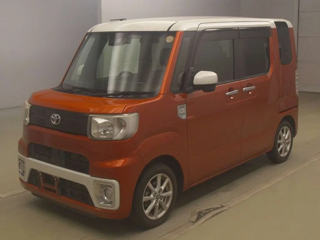 Toyota Pixis Mega LA700A 2019